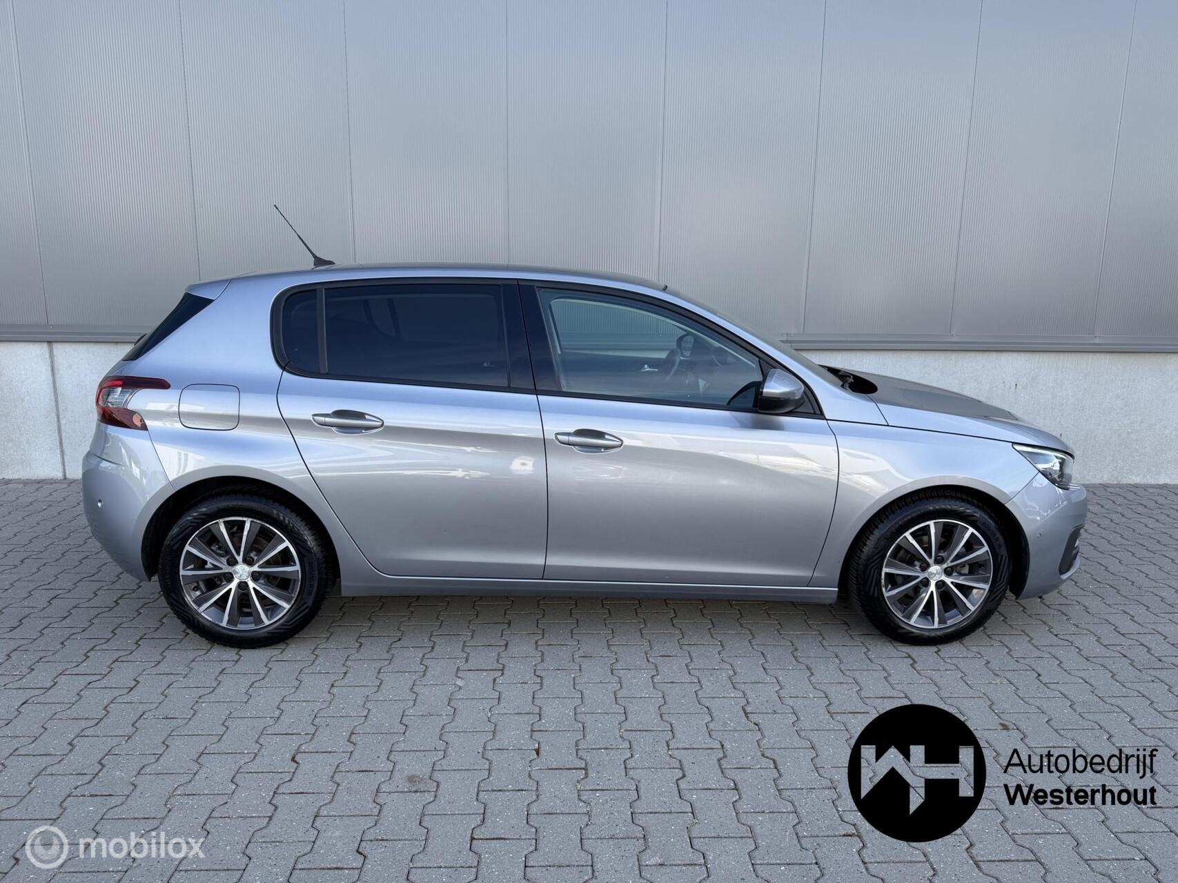 Foto 7 van Peugeot 308 1.2 PureTech Blue Lease Executive|PANO|LINE ASSI