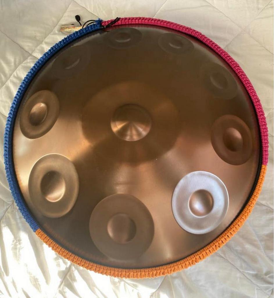 Prachtige koperkleurige Handpan met kleurrijke rotan - nieuw, Muziek en Instrumenten, Ophalen of Verzenden, Nieuw, Melodische percussie