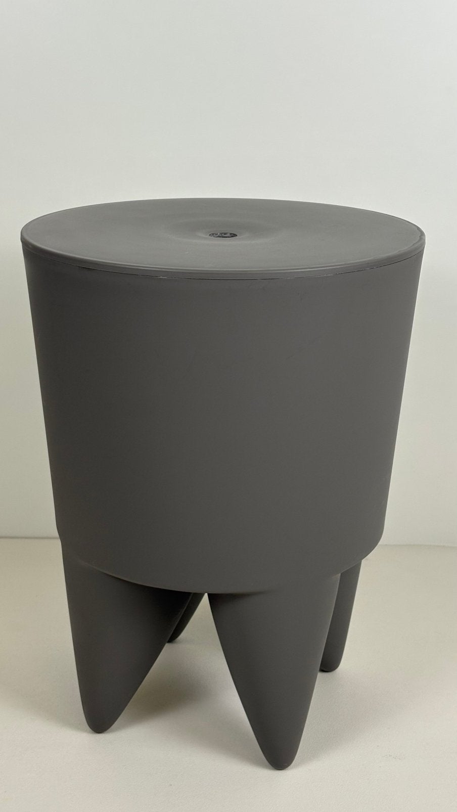 XO Design Philippe Starck Bubu kruk taupe design bijzettafel, Huis en Inrichting, Krukjes, Kunststof, Philippe Starck, ., Ophalen of Verzenden