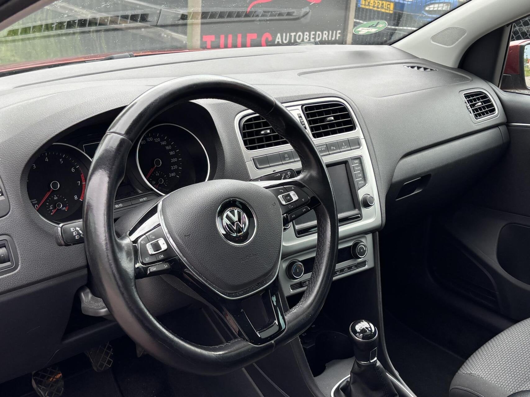 Volkswagen Polo 1.2 TSI Highline cruise pano pdc, Auto's, Euro 6, 4 cilinders, Origineel Nederlands, Bedrijf