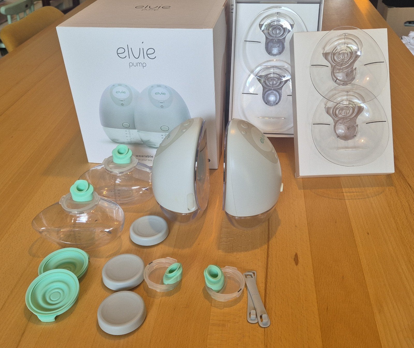 Dubbele Elvie Pump borstkolf + extra accessoires, Kinderen en Baby's, Inclusief flessen, Borstkolf, Ophalen of Verzenden, Zo goed als nieuw
