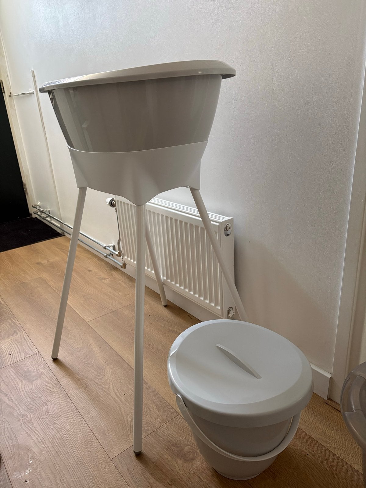 Luma Baby Badset met standaard en luieremmer, Kinderen en Baby's, Overige merken, Ophalen of Verzenden, Zo goed als nieuw, Badje