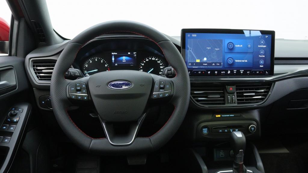 Ford Focus 1.0 Ecoboost automaat ST line X | Panoramdak | Af, 12 maanden, Stof, Gebruikt, Zwart
