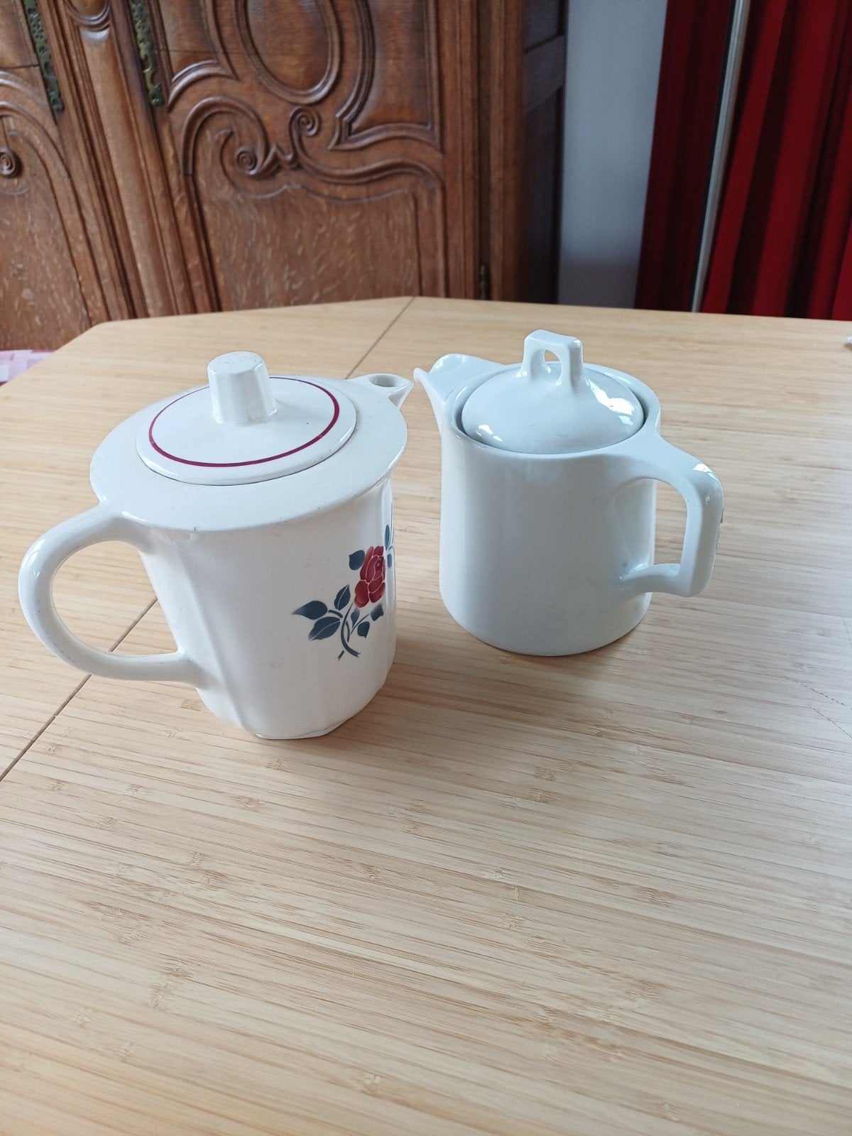 twee theepotten, Ophalen