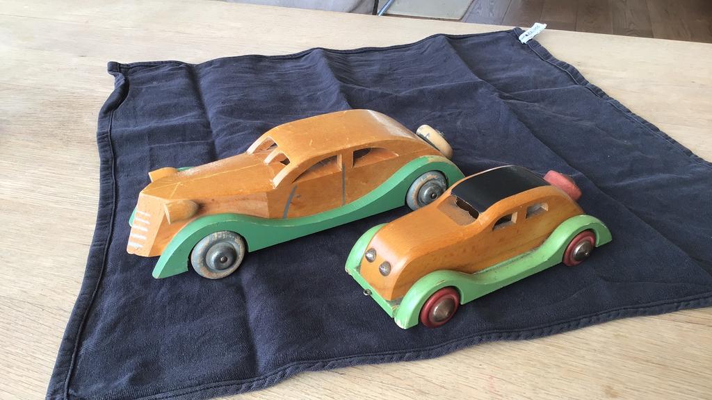 BRIO Sweden, 2 houten personenwagens, stroomlijn, Ophalen of Verzenden