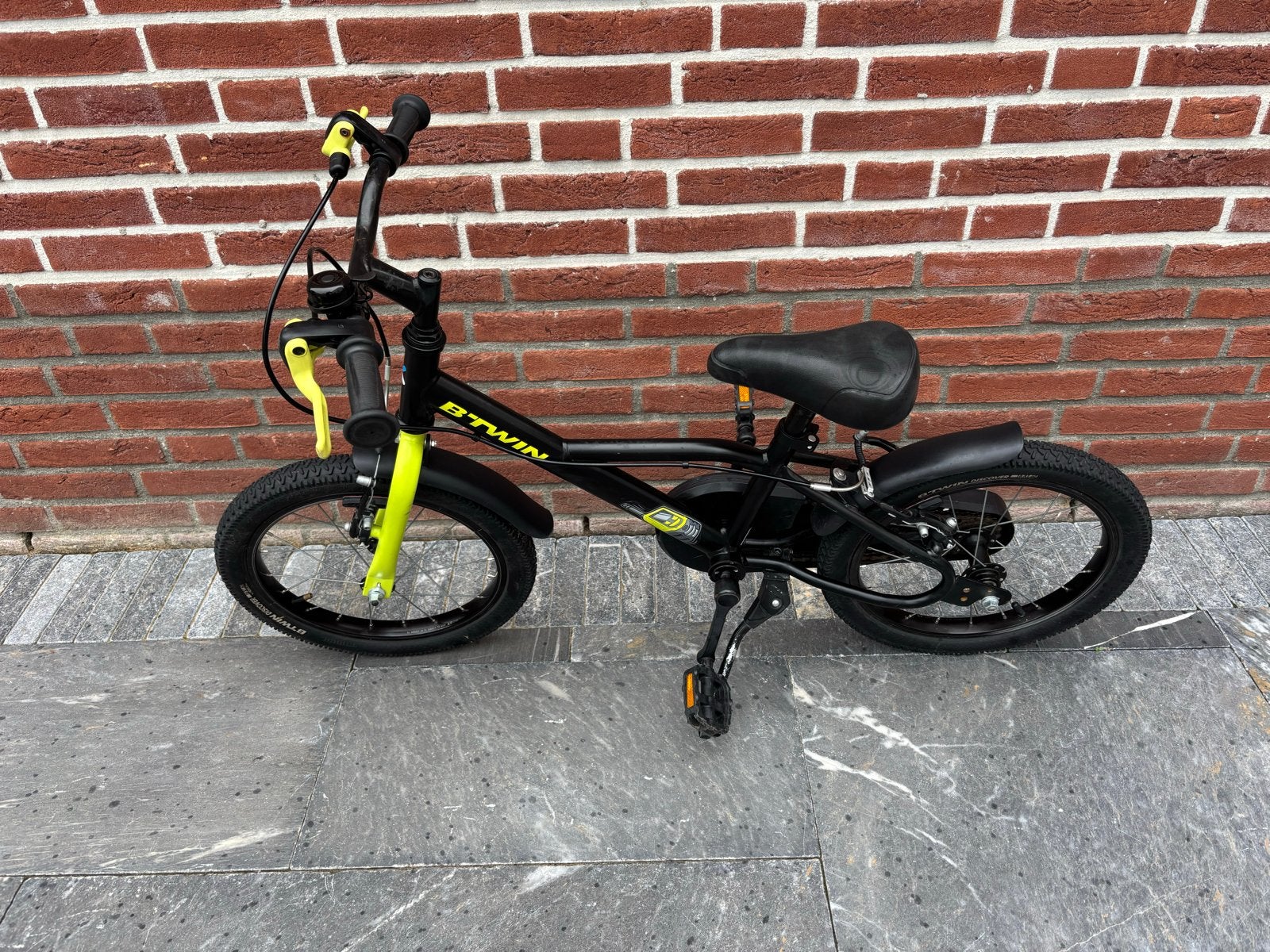 Btwin Dark Hero 500 Kinderfiets 16 inch, Ophalen, Gebruikt, Velgrem, 16 tot 20 inch
