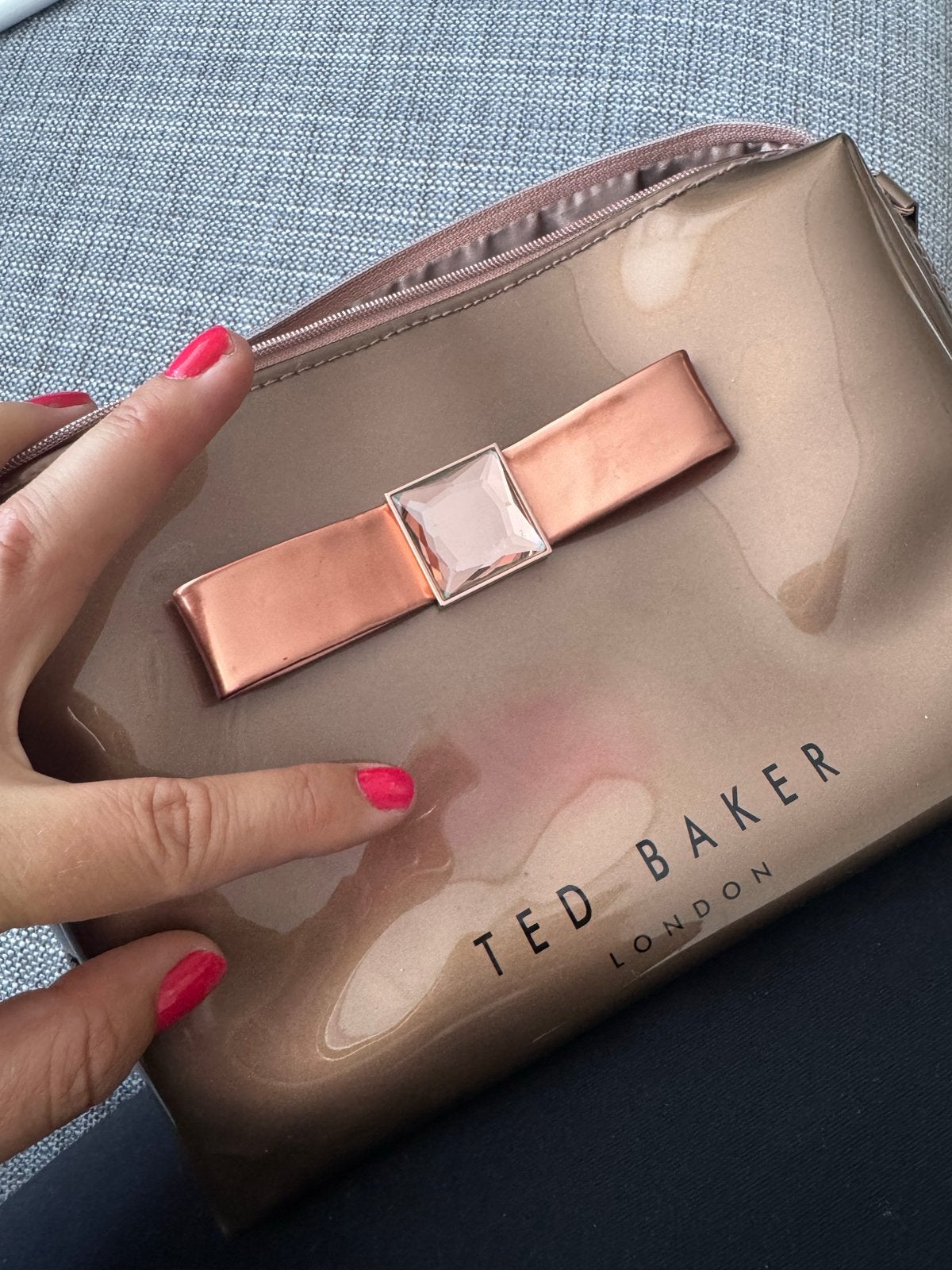 Ted Baker make-up tasje met lichte vlek, Ophalen of Verzenden, Gebruikt, Bruin, Softcase
