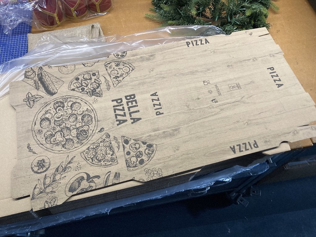 Pizzadozen ca. 200 stuks totaal (2 soorten), Ophalen, Zo goed als nieuw