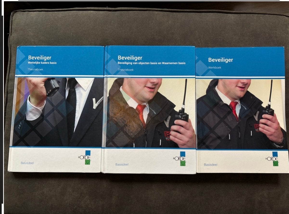 Beveiliger Basisdeel Boeken (Theorieboek & Werkboek) ZSM WEG, Ophalen of Verzenden, Beta, Zo goed als nieuw, MBO