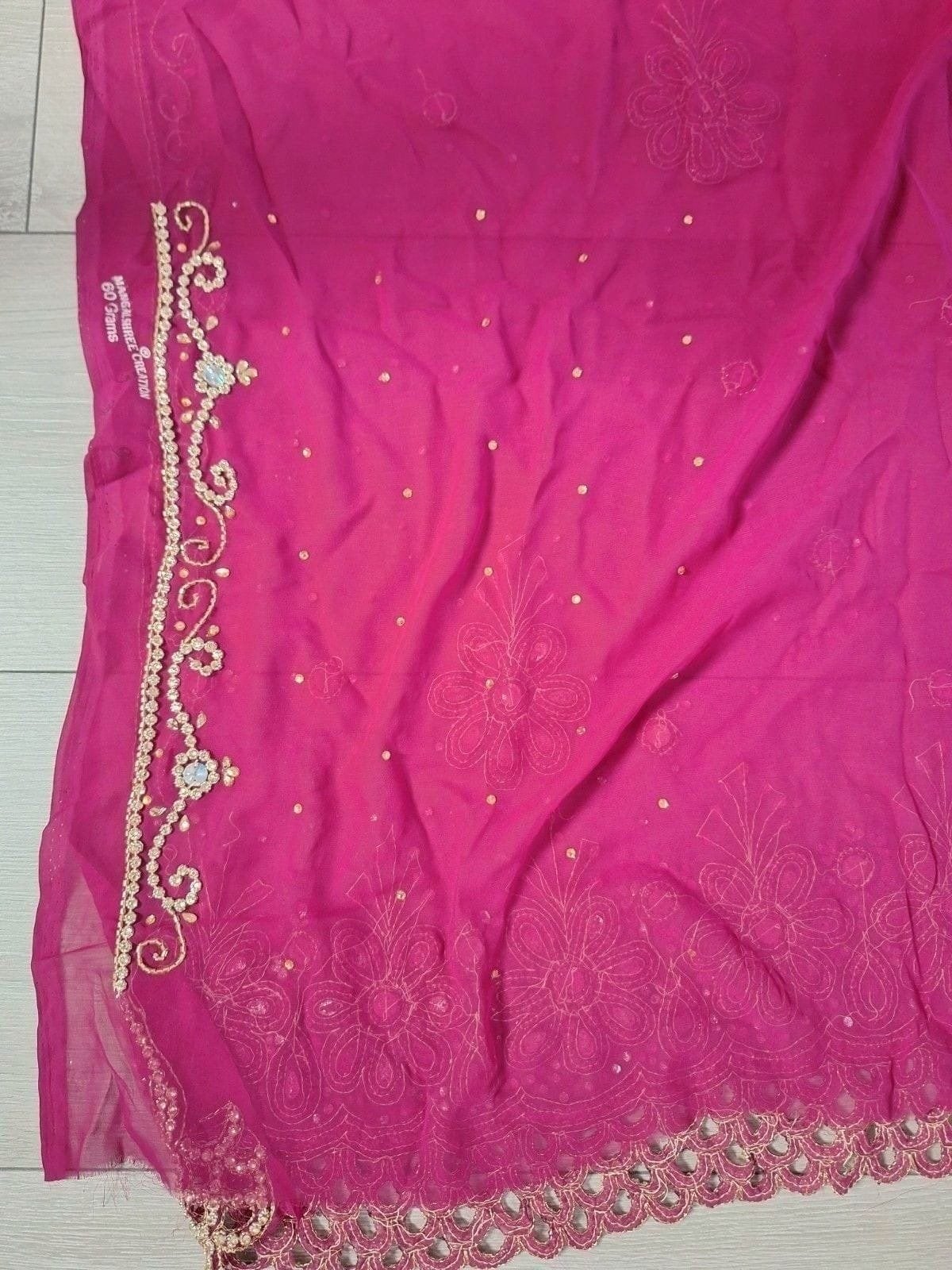 Nieuwe Indiase Saree Fuchsia/Magenta met Gouden Borduurwerk, Ophalen of Verzenden, Nieuw, Roze