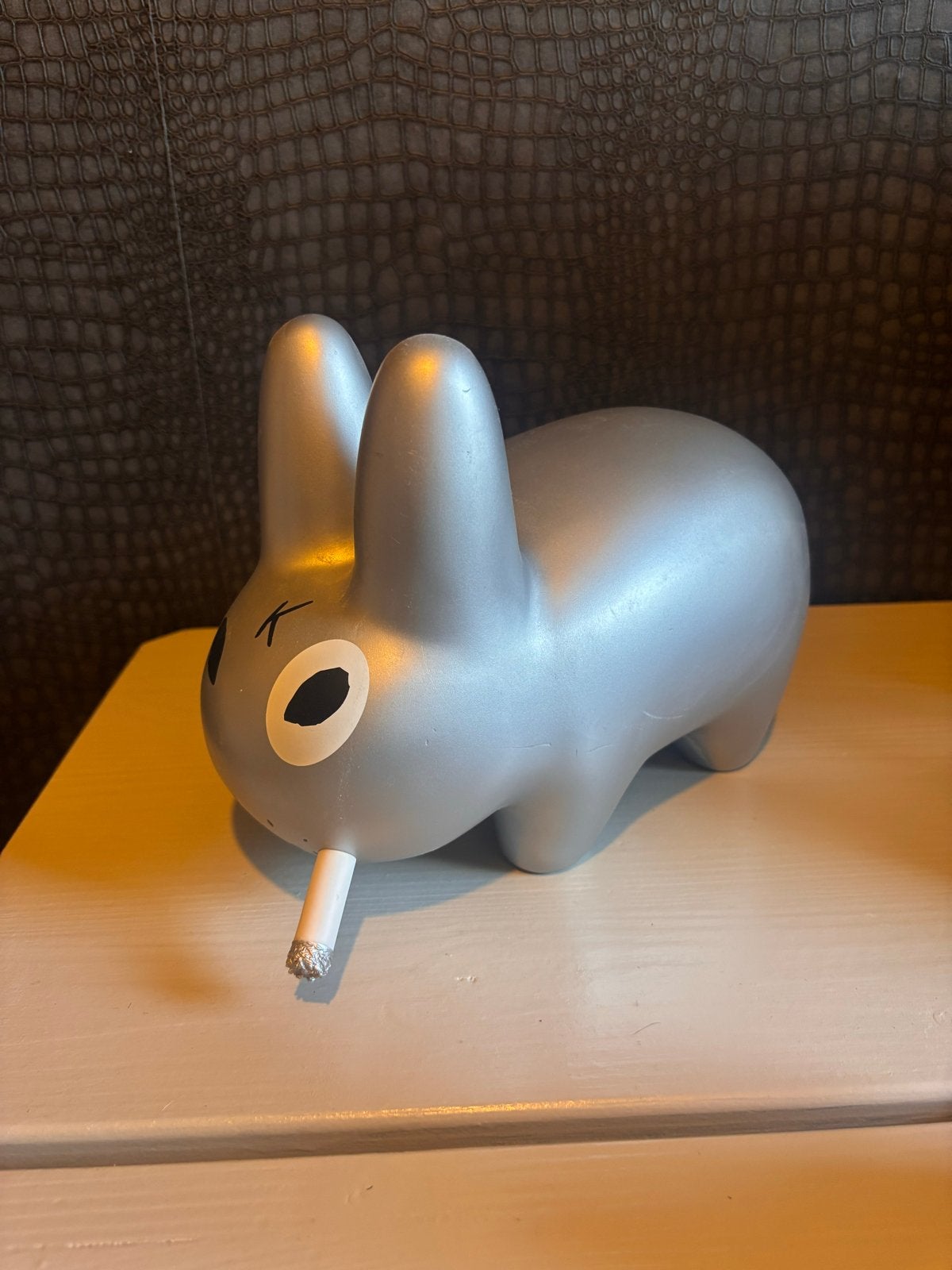 Kozik x Kidrobot Smorkin' Labbit Designer Toy Zilver, Ophalen of Verzenden, Zo goed als nieuw
