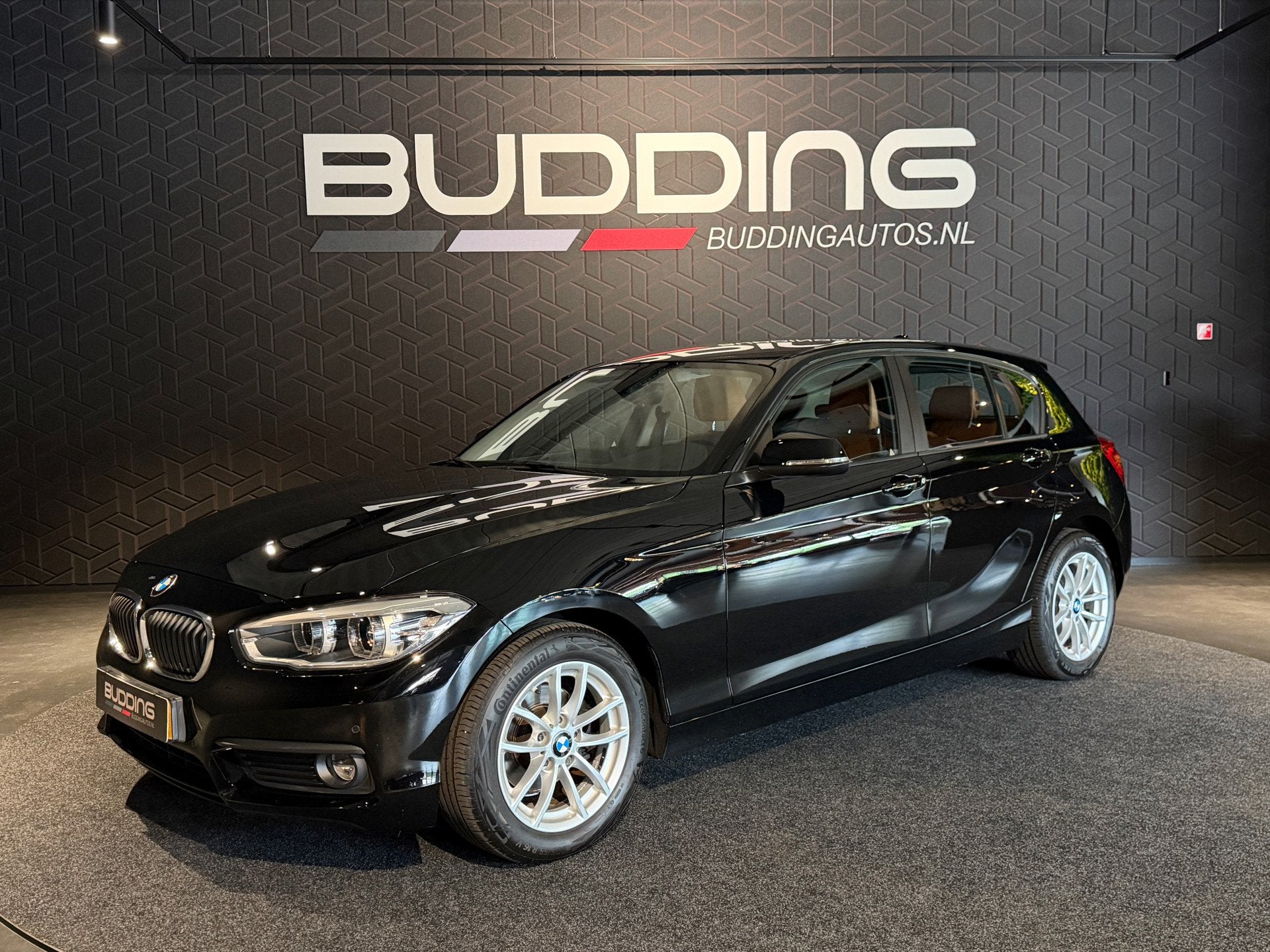 BMW 1-serie 118i High Exe | Sportstoelen | Leder | Gr navi, Auto's, Zwart, 650 kg, 3 cilinders, 1300 kg