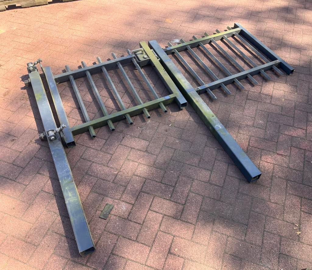 2e hands:Grijze spijlenpoort 1000x1000+slootwaaier 1000x1000, Ophalen, Met poort, Gebruikt, Spijlenhekwerk