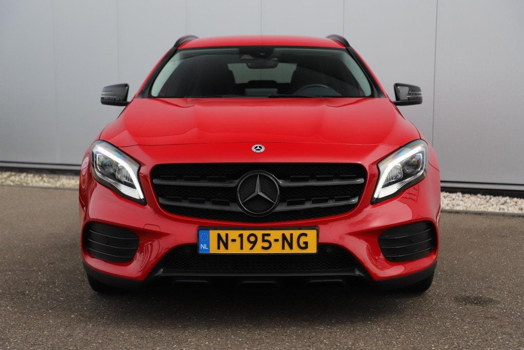 Mercedes-Benz GLA-klasse 200 Premium Plus AMG Automaat 19 in, Gebruikt, 1595 cc, Bedrijf, 1335 kg