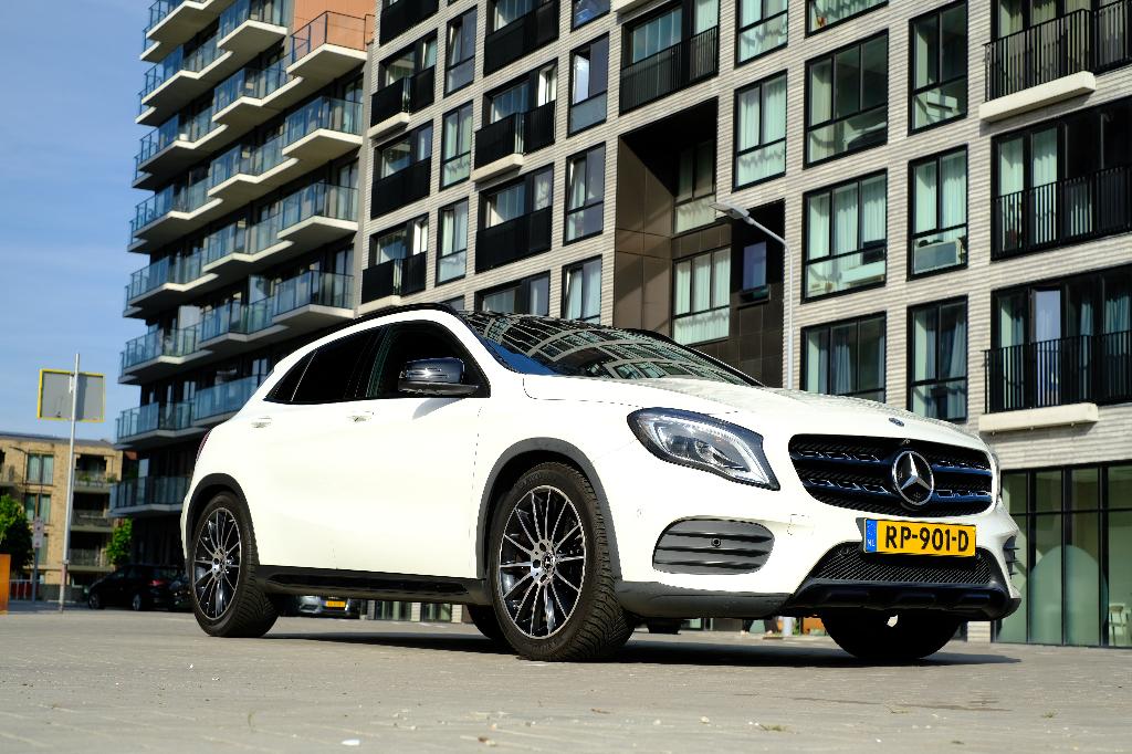Mercedes-Benz GLA 250 AMG Line–Panoramic Roof|Harman Kardon, 730 kg, 4 cilinders, Wit, Origineel Nederlands