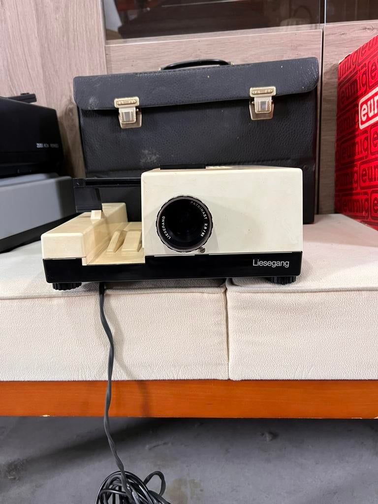 Liesegang diaprojector Type 314 met koffer vintage, Audio, Tv en Foto, Diaprojectors, D, Ophalen of Verzenden, Zo goed als nieuw