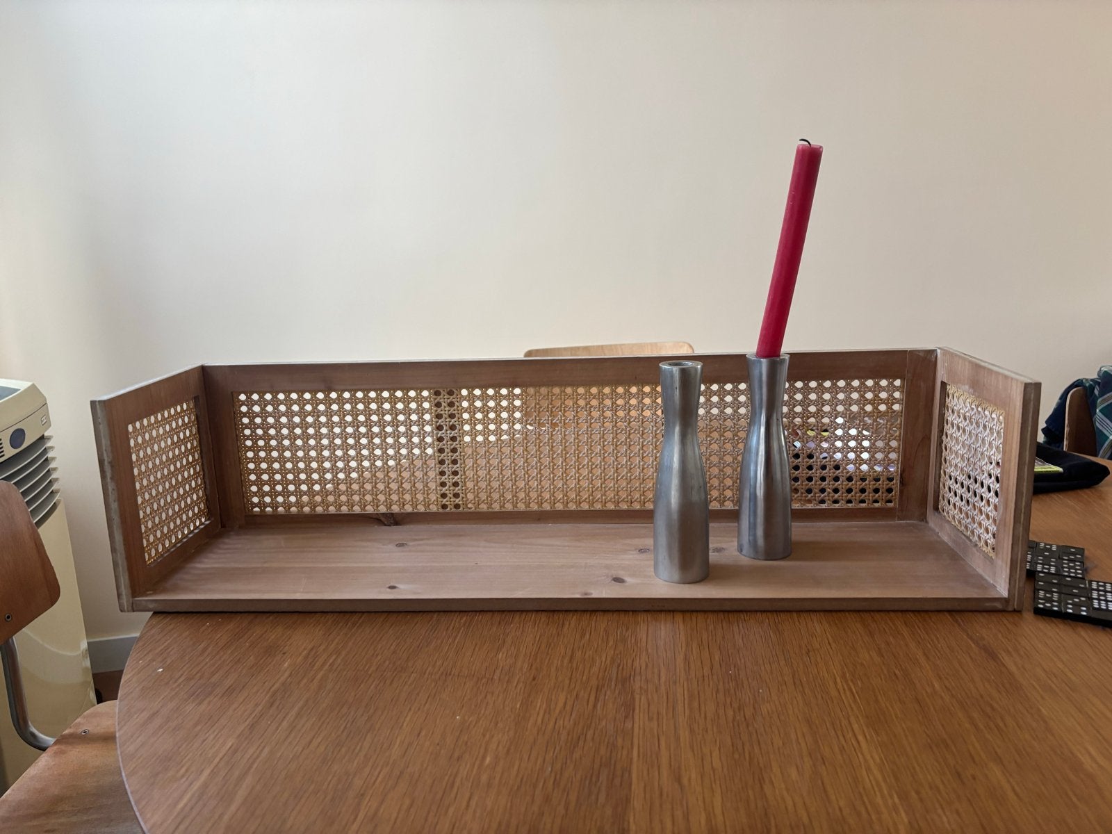 Houten wandplank met rotan details, Huis en Inrichting, Woonaccessoires | Wandplanken en Boekenplanken, Ophalen, Zo goed als nieuw