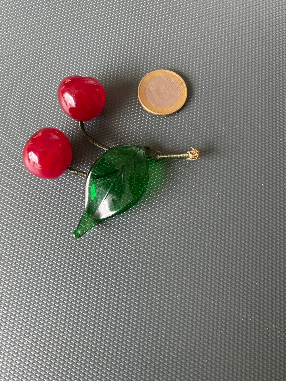 Vintage kersen van glas., Verzenden