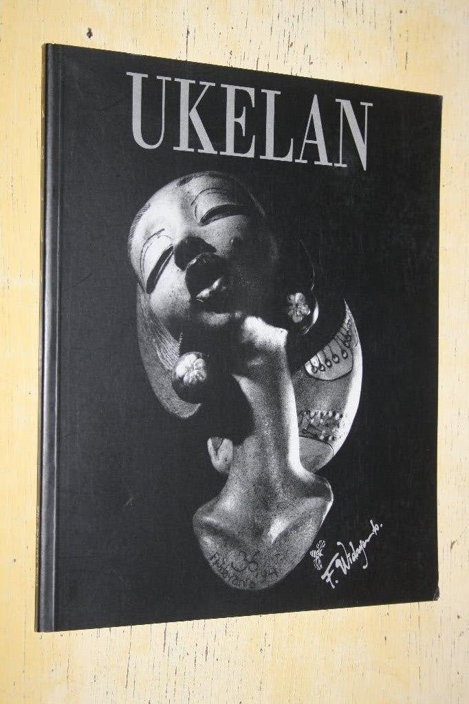 Ukelan Chignons F Widayanto gesigneerd Indonesie Java, Ophalen of Verzenden, Gelezen