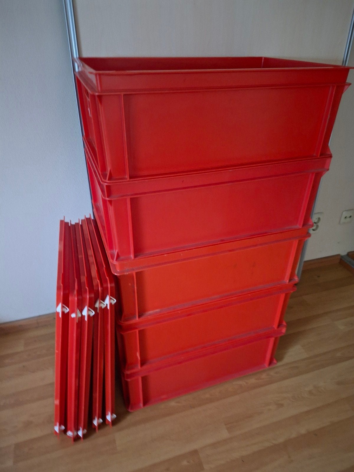 Kratten stevig plastic rood krat met deksel, Ophalen, Krat, Minder dan 35 cm