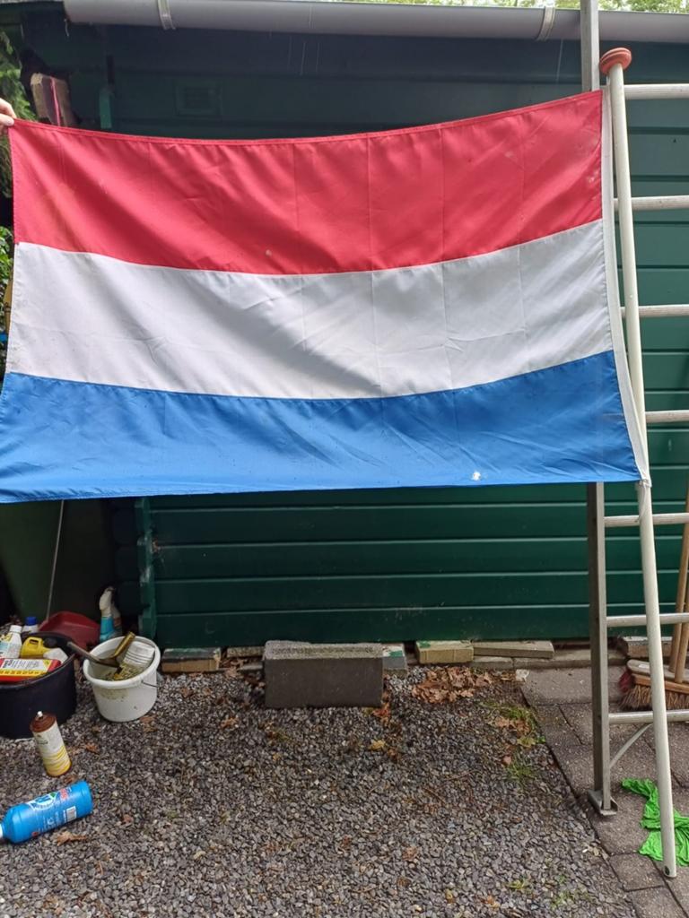 Nederlandse vlag op stok  groot formaat, Ophalen