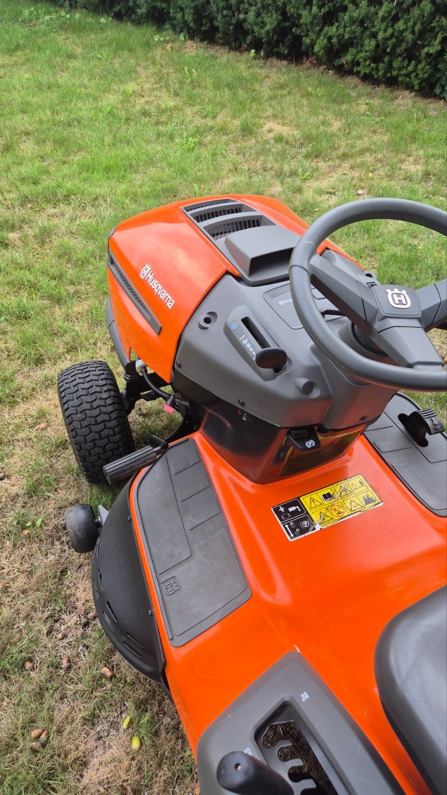 Foto 5 van Husqvarna TC138 zitmaaier zo goed als nieuw