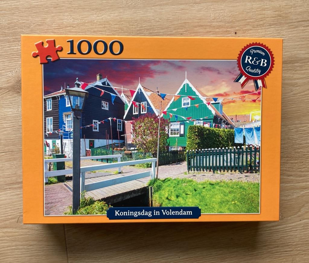 Legpuzzel Koningsdag in Volendam 1000 stukjes R&B Quality, Hobby en Vrije tijd, Denksport en Puzzels, Gebruikt, Legpuzzel, 500 t/m 1500 stukjes