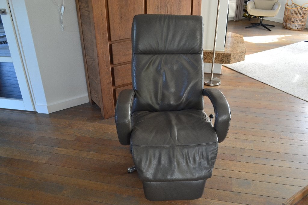 Grijze leren relaxfauteuil - veer van voetensteun defect, Ophalen, Gebruikt, 75 tot 100 cm, Leer