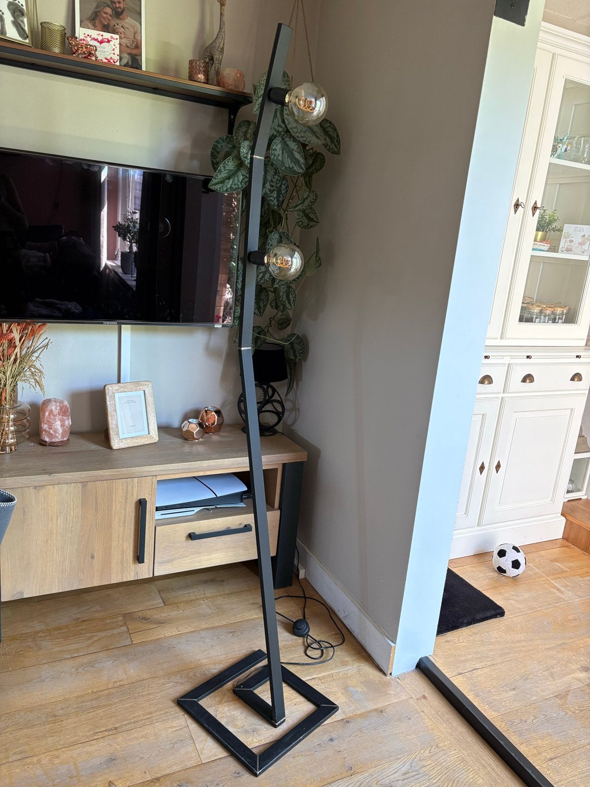 Handgemaakte designer vloerlamp met voetschakelaar, Ophalen, E27 (groot), Zo goed als nieuw, Metaal