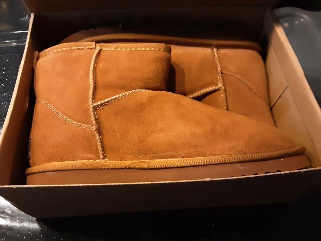 Nieuwe bruine UGG-achtige laarzen, maat 41, Kleding | Dames, Schoenen, Bruin, Lage of Enkellaarzen, Nieuw, Ophalen of Verzenden