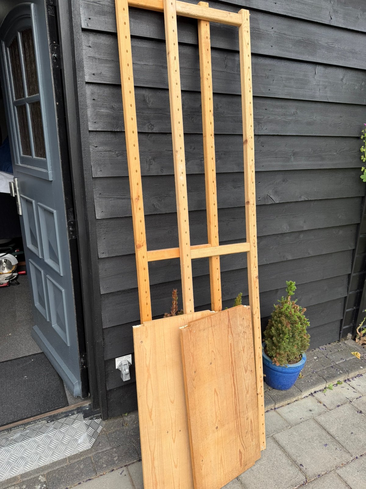 Twee lundia rekken hout, Ophalen, Gebruikt