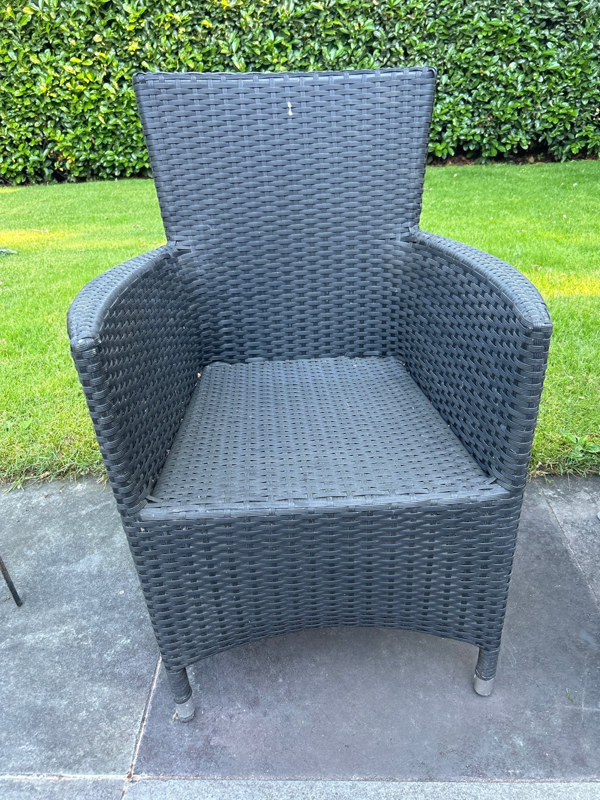 Donkergrijze Wicker Tuinstoel met Armleuningen, Ophalen, Zo goed als nieuw