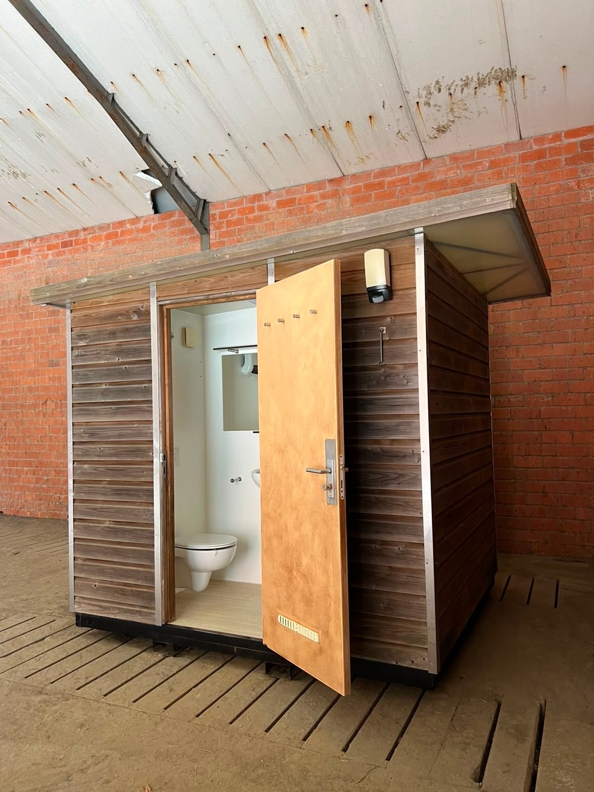 Prive sanitair dubbele unit van Campplus, Ophalen, Toilet