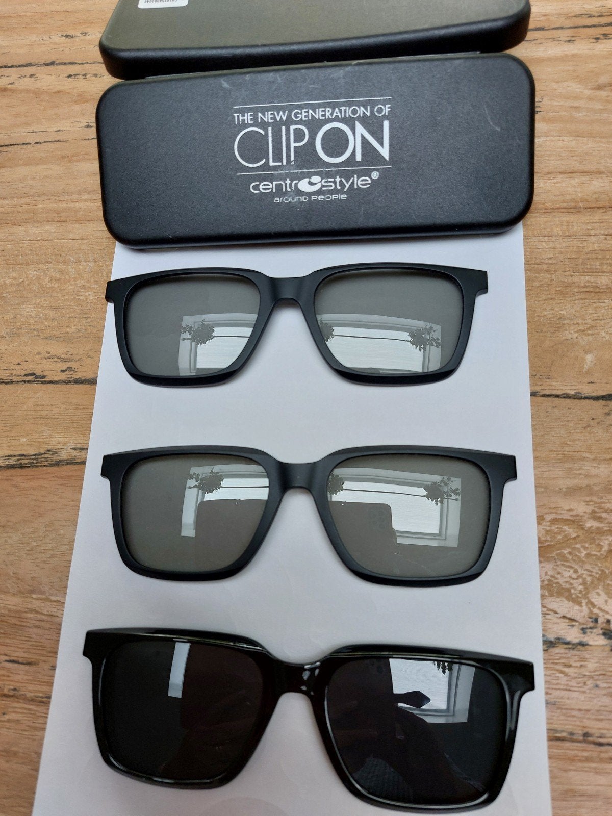 New generaties of clip on. Met magneten zwart van kleur, Zwart, Zo goed als nieuw, Bril, Ophalen