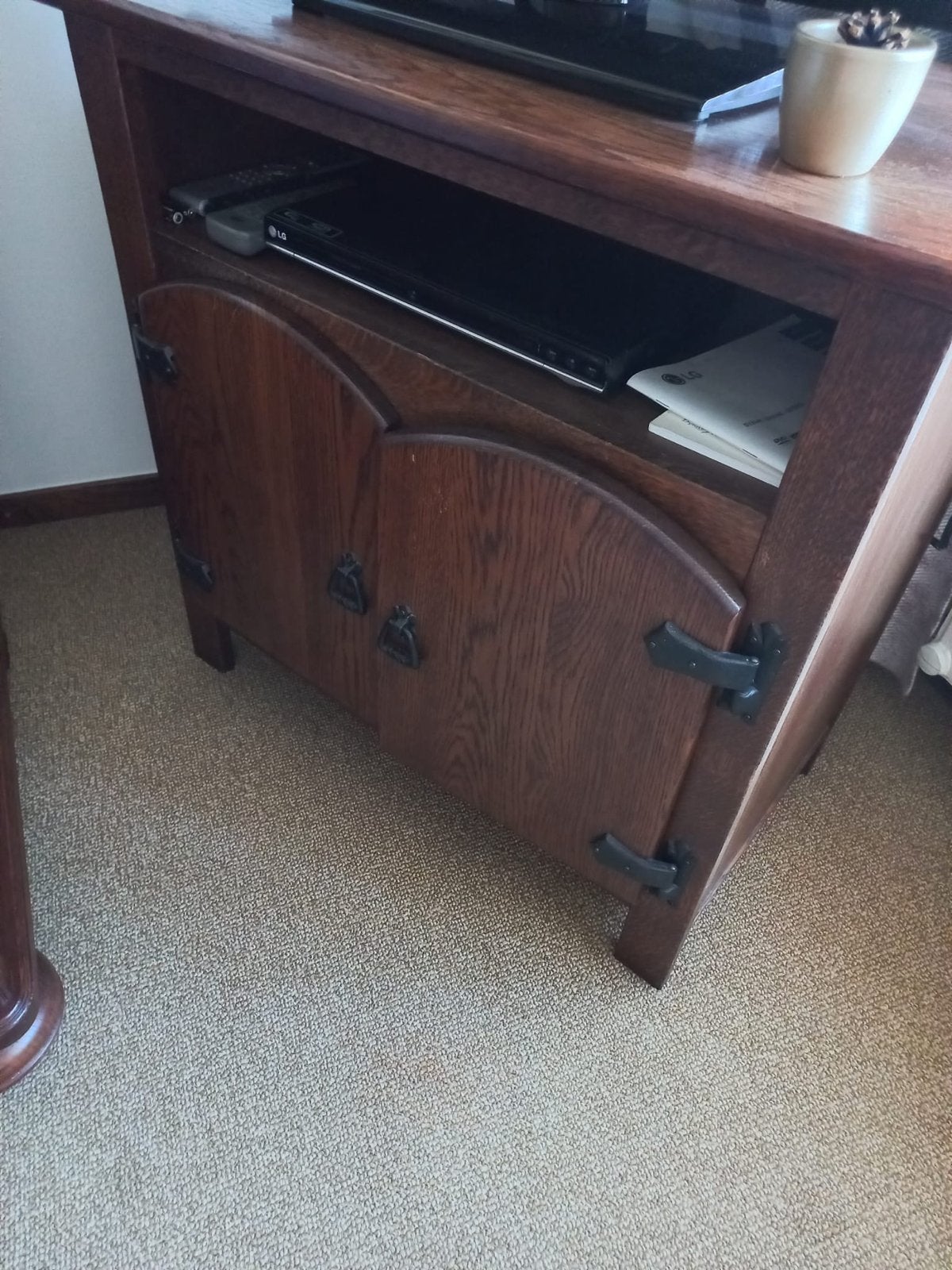 Massief houten tv-meubel, Huis en Inrichting, Woonaccessoires | Cd- en Dvd-rekken, Ophalen, Gebruikt, Minder dan 25 discs, Hout