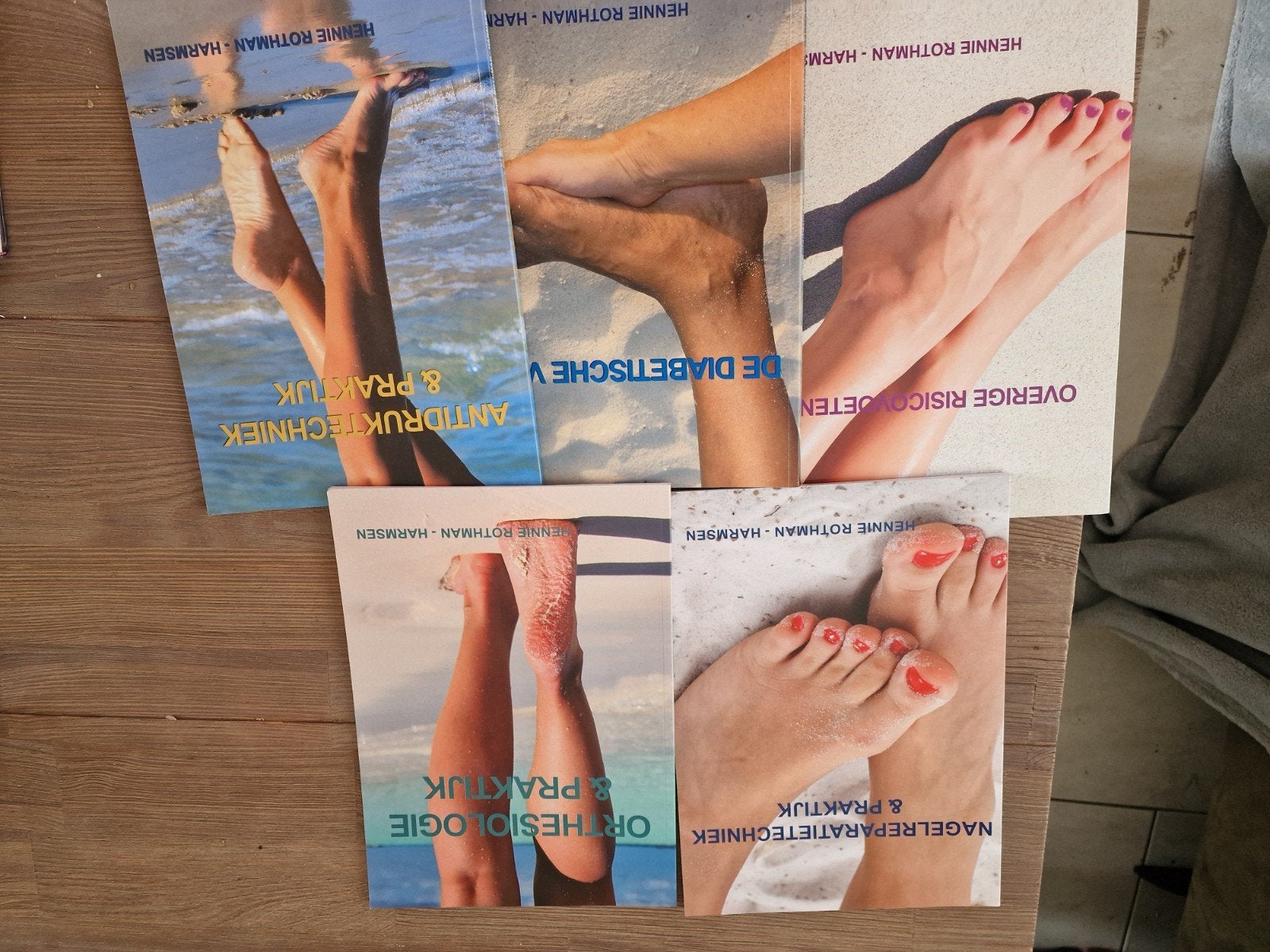 5 pedicure-/voetverzorgingsboeken, complete set, Ophalen of Verzenden