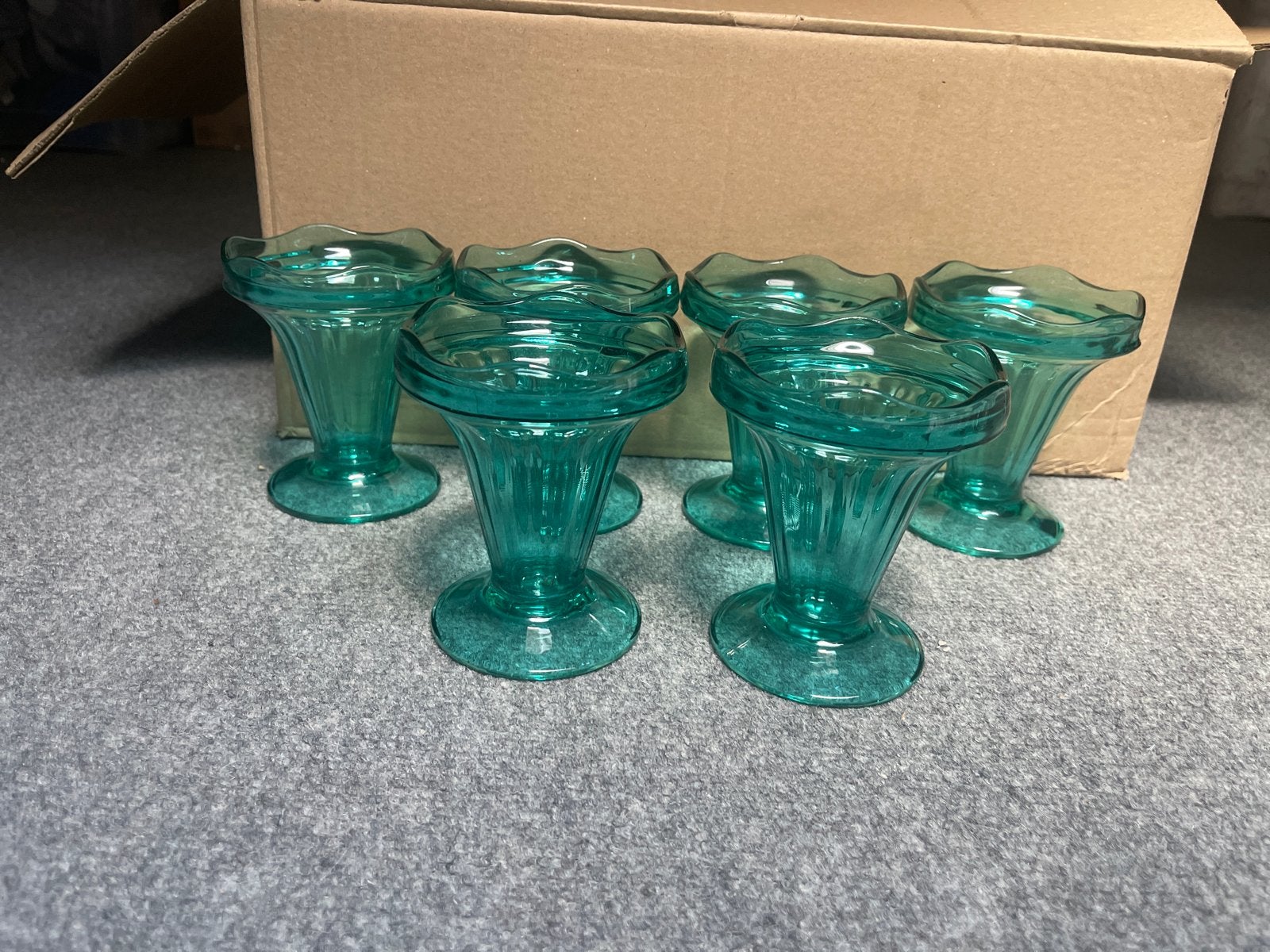 Set van 6 vintage groene ijscoupes, Antiek en Kunst, Antiek | Glas en Kristal, Ophalen of Verzenden