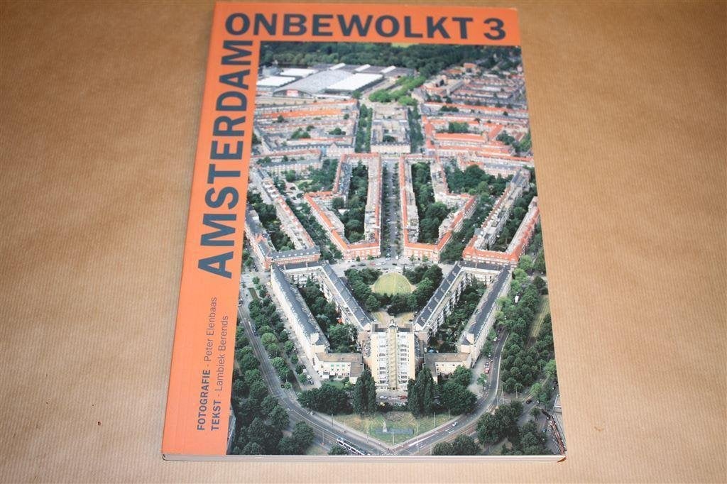 Amsterdam onbewolkt. Deel 3., Boeken, Ophalen of Verzenden, Zo goed als nieuw