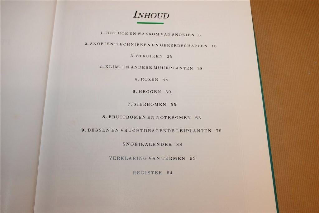 Praktisch Handboek Snoeien — Bomen & Struiken & Meer, Boeken, Ophalen of Verzenden, Gelezen, Bloemen, Planten en Bomen