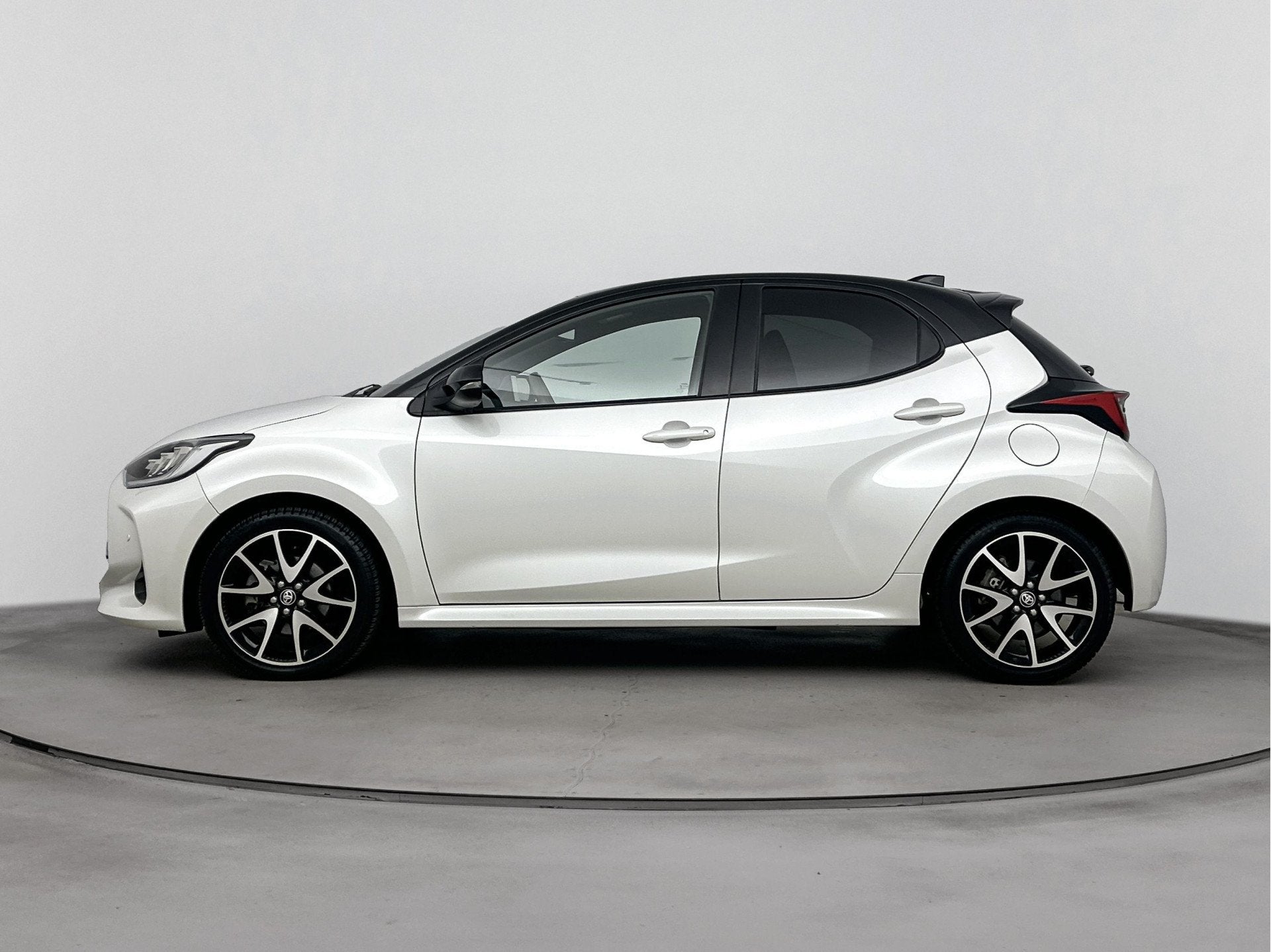 Toyota Yaris 1.5 Hybrid Executive Limited | Parkeersensoren, 12 maanden, 450 kg, Gebruikt, Bedrijf