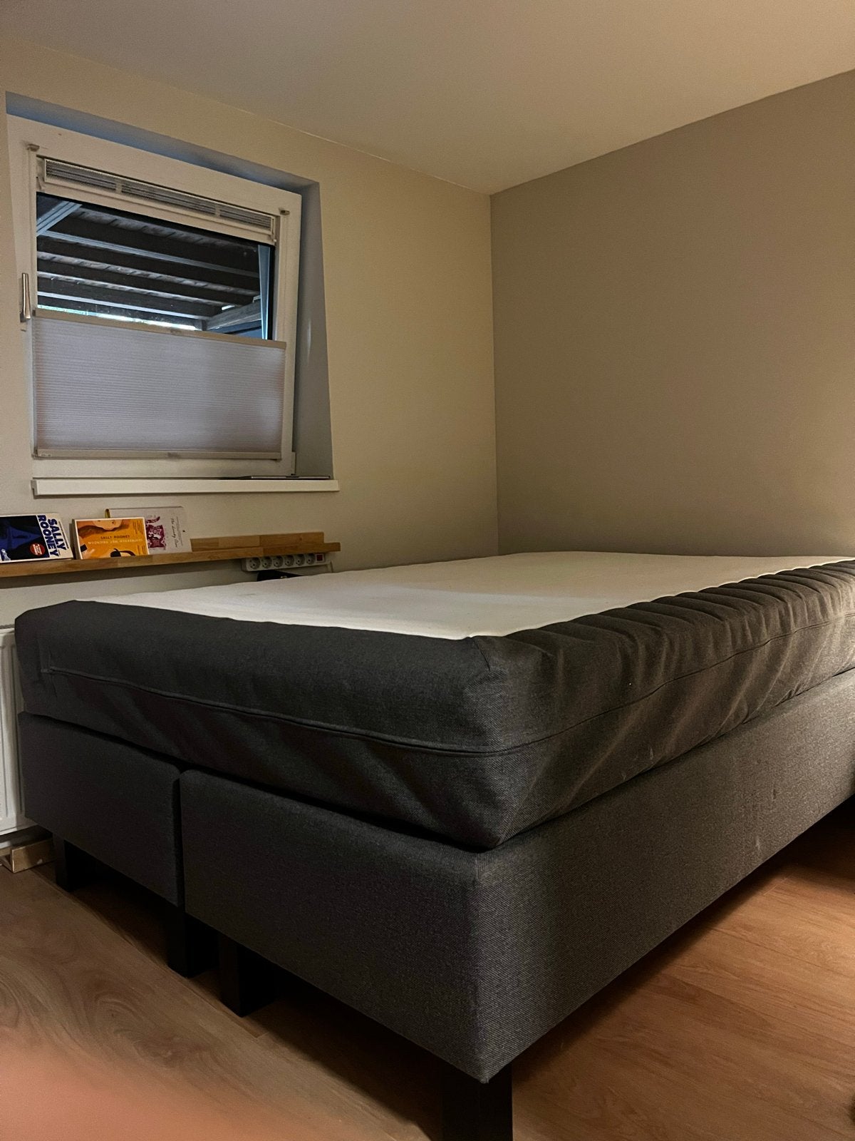 Tweepersoons boxspring met matras - 9 jaar oud, Ophalen, Gebruikt, Tweepersoons, 140 cm