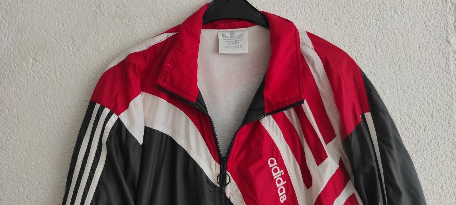 Vintage Adidas Trainingsjack Zwart Rood Wit Maat M, Ophalen of Verzenden, Gedragen, Zwart