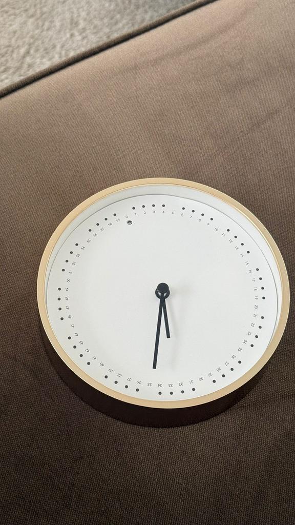 IKEA Panorera wandklok - Stil kwartsuurwerk met LED-seconden, Ophalen of Verzenden, Gebruikt, Analoog, Wandklok