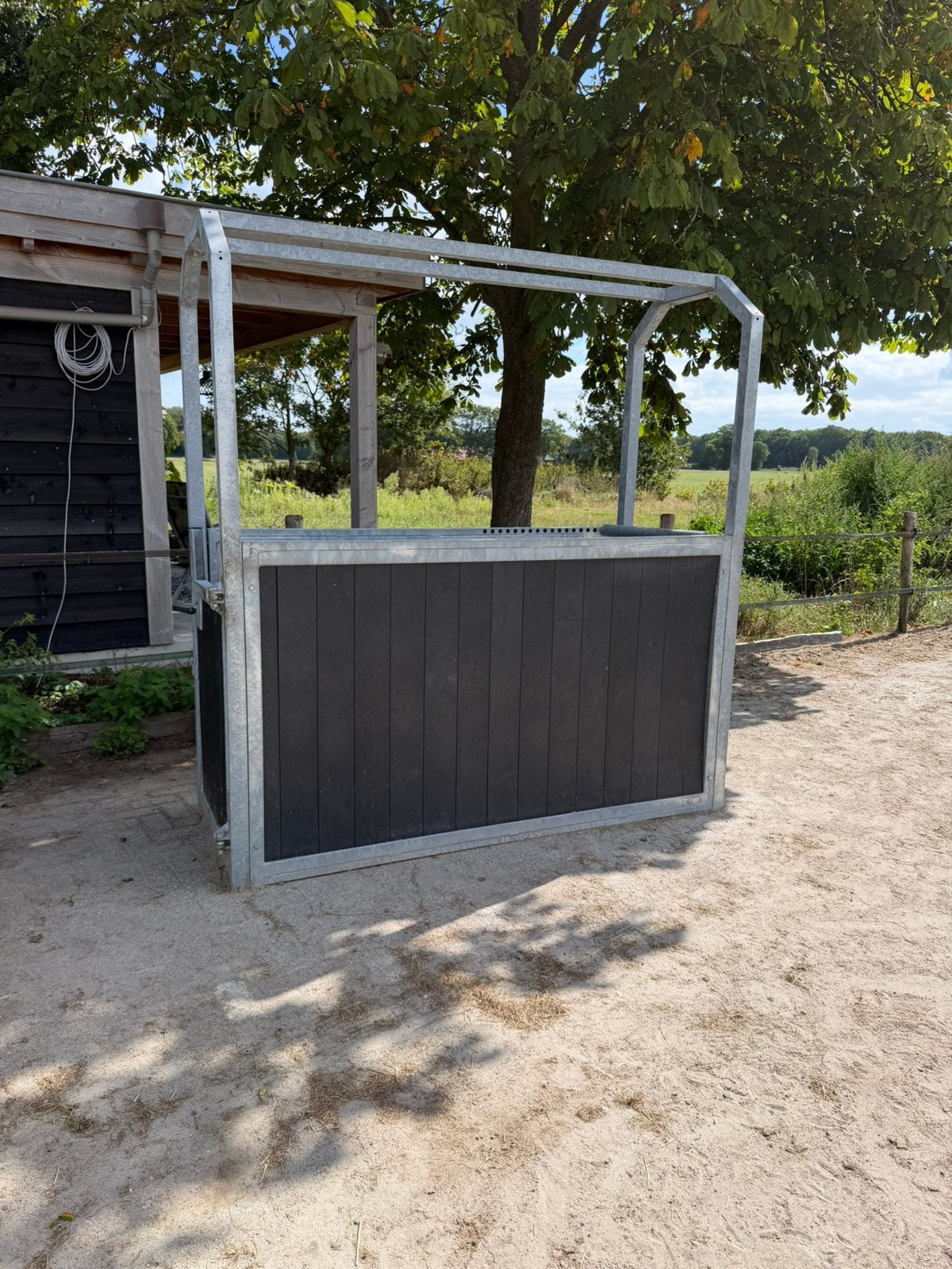 Opvoelbox, behandelbox, Dieren en Toebehoren, Paarden en Pony's | Overige Paardenspullen, Ophalen of Verzenden, Zo goed als nieuw