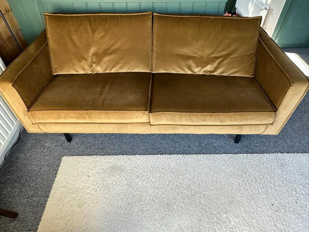 Comfortabele 2-zits bank in goudbruin velours, Ophalen, Gebruikt, 150 tot 200 cm, Tweepersoons