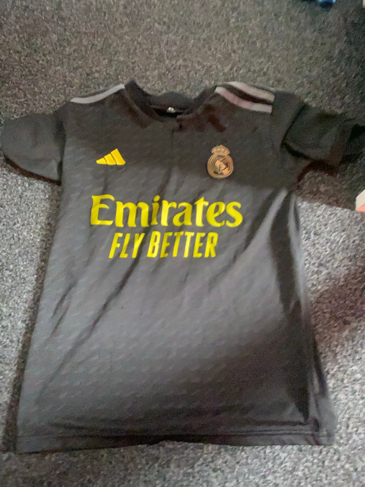 Real Madrid tenue (shirt + broekje), Zwart, Overige maten, Ophalen of Verzenden, Voetbal