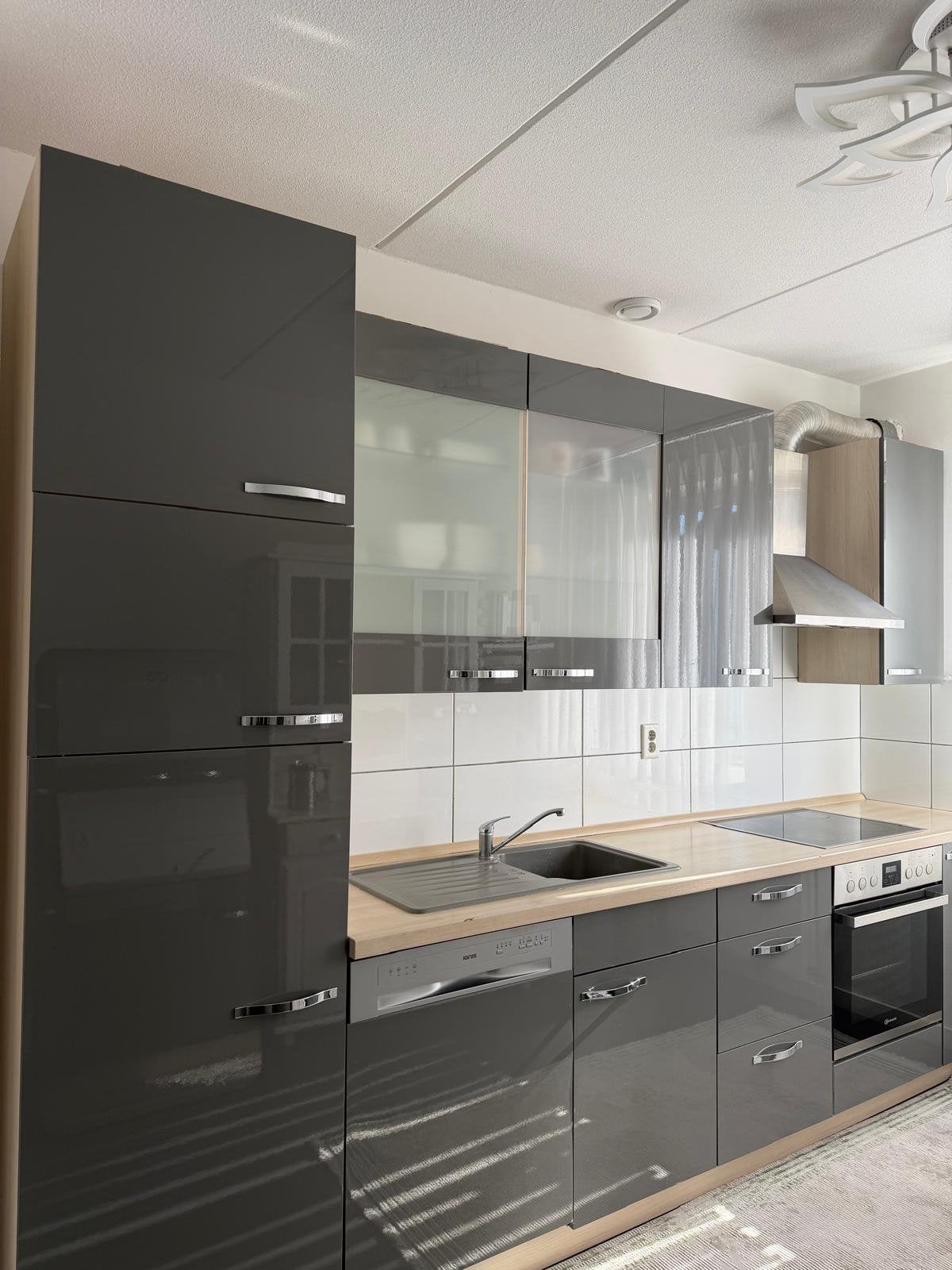 Keuken 3.20 meter breed, Ophalen, Zo goed als nieuw, Grijs, Enkelwandige keuken