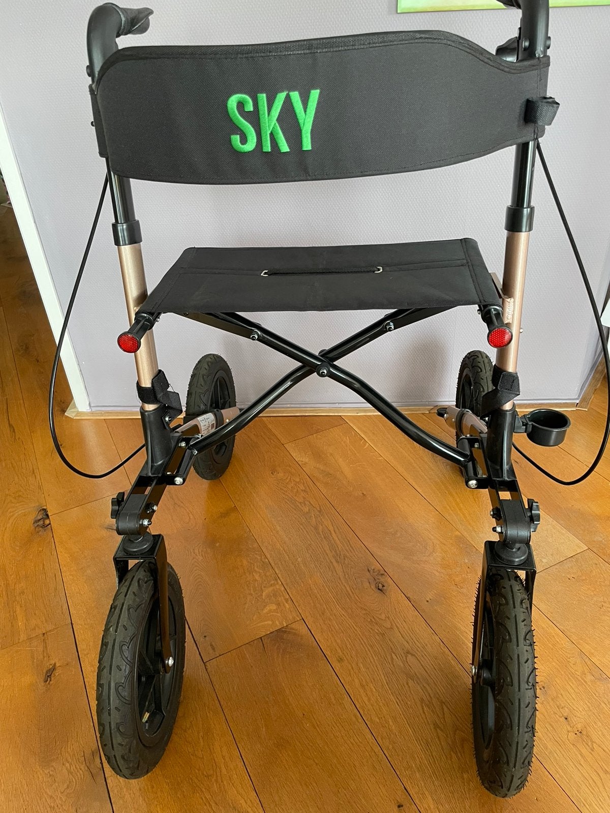 Rollator met luchtbanden, Ophalen of Verzenden, Zo goed als nieuw