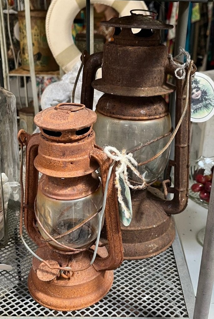 2x Brocante stormlamp - olielamp - stallantaarn, Ophalen, ---, Metaal, ---