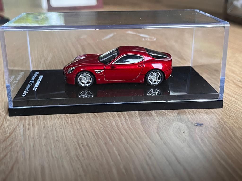 Alfa Romeo 8C 1:64 Motorhelix Rosso, Ophalen of Verzenden, Nieuw, Auto